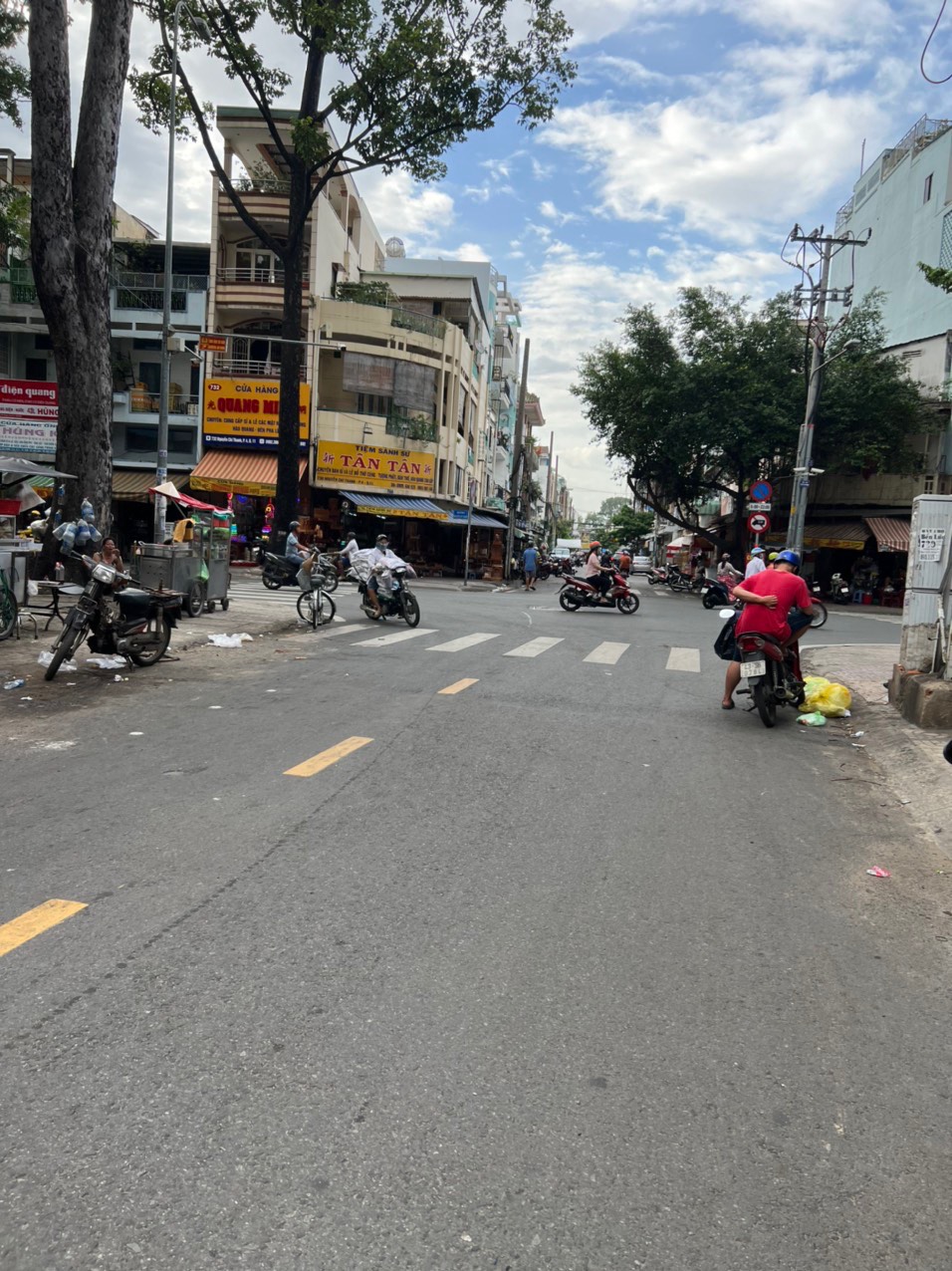 Bán gấp nhà HXH quay đầu. Thành Thái, P14, Q10. DT: 4x10,5m. 4 tầng, giá 9 tỷ