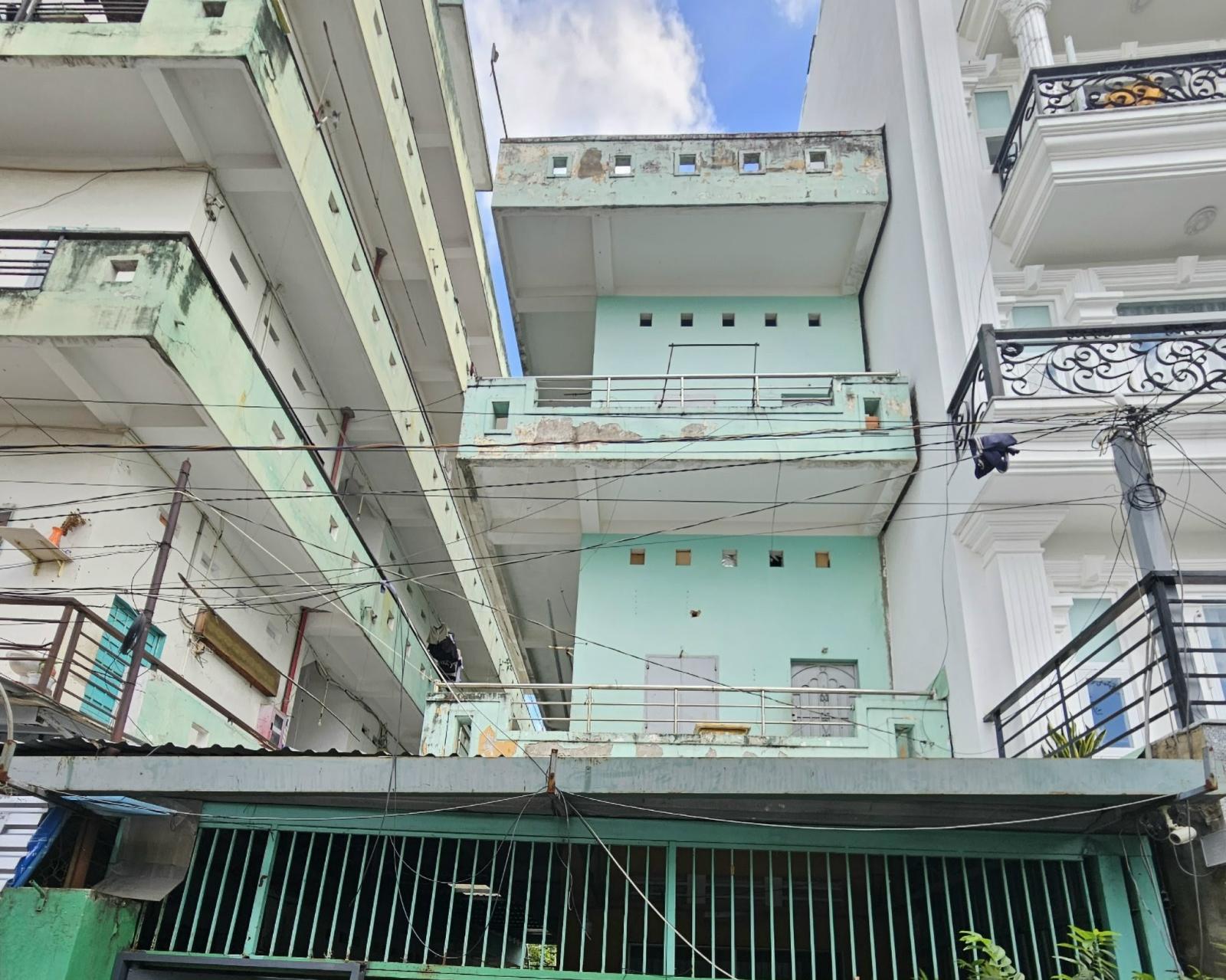 Bán nhanh căn hộ dich vụ 18 phòng tại Dương Quảng Hàm phường 6 Gò Vấp, giá 11,5 tỷ thương lượng.
