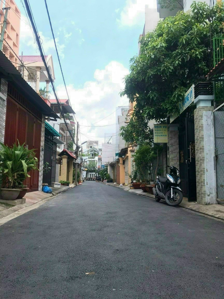 Bán nhà nguyên căn nhà 1 trệt 3 lầu DTSD 1 sàn (80m2), 2 mặt tiền hẻm to đường Phan Huy Ích 