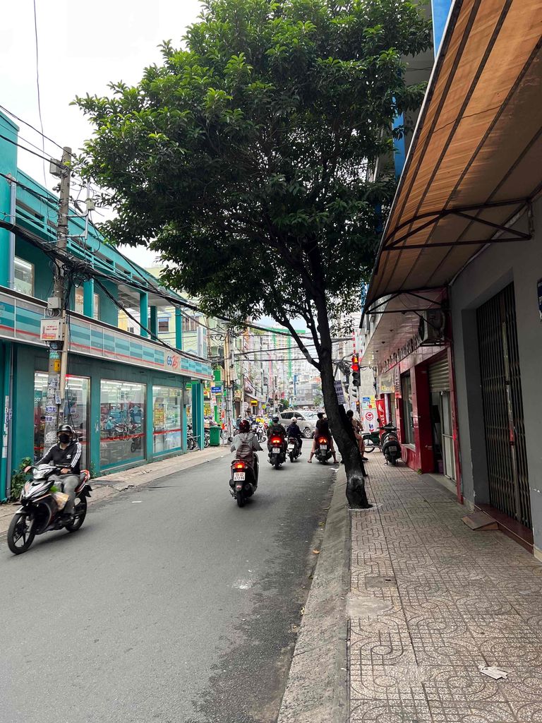Bán nhà mặt tiền đường Phan Sào Nam, P11 Tân Bình. DT: 5x20m. con đường tơ lụa kinh doanh vải