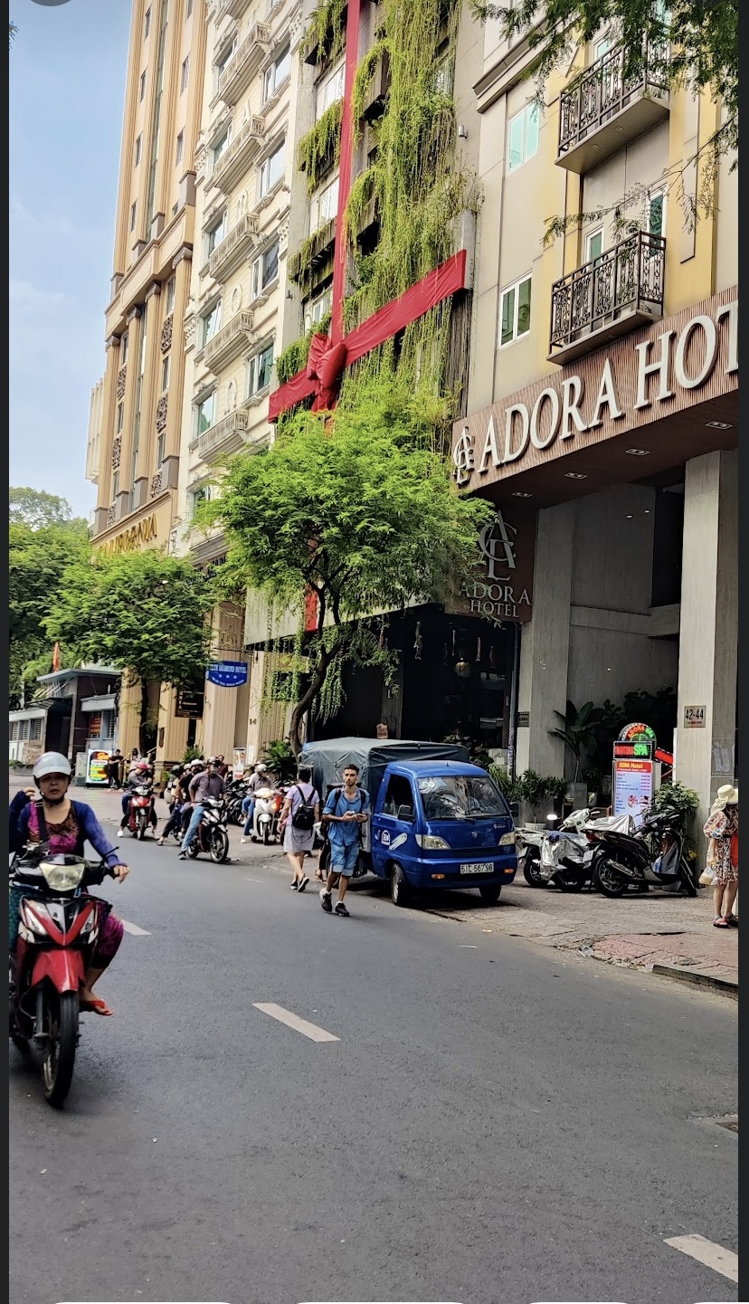 Bán toà khách sạn Vip mặt tiền Thái Văn Lung, P. Bến Nghé, Q. 1- giá rẻ 115 tỷ -DT 6x30m