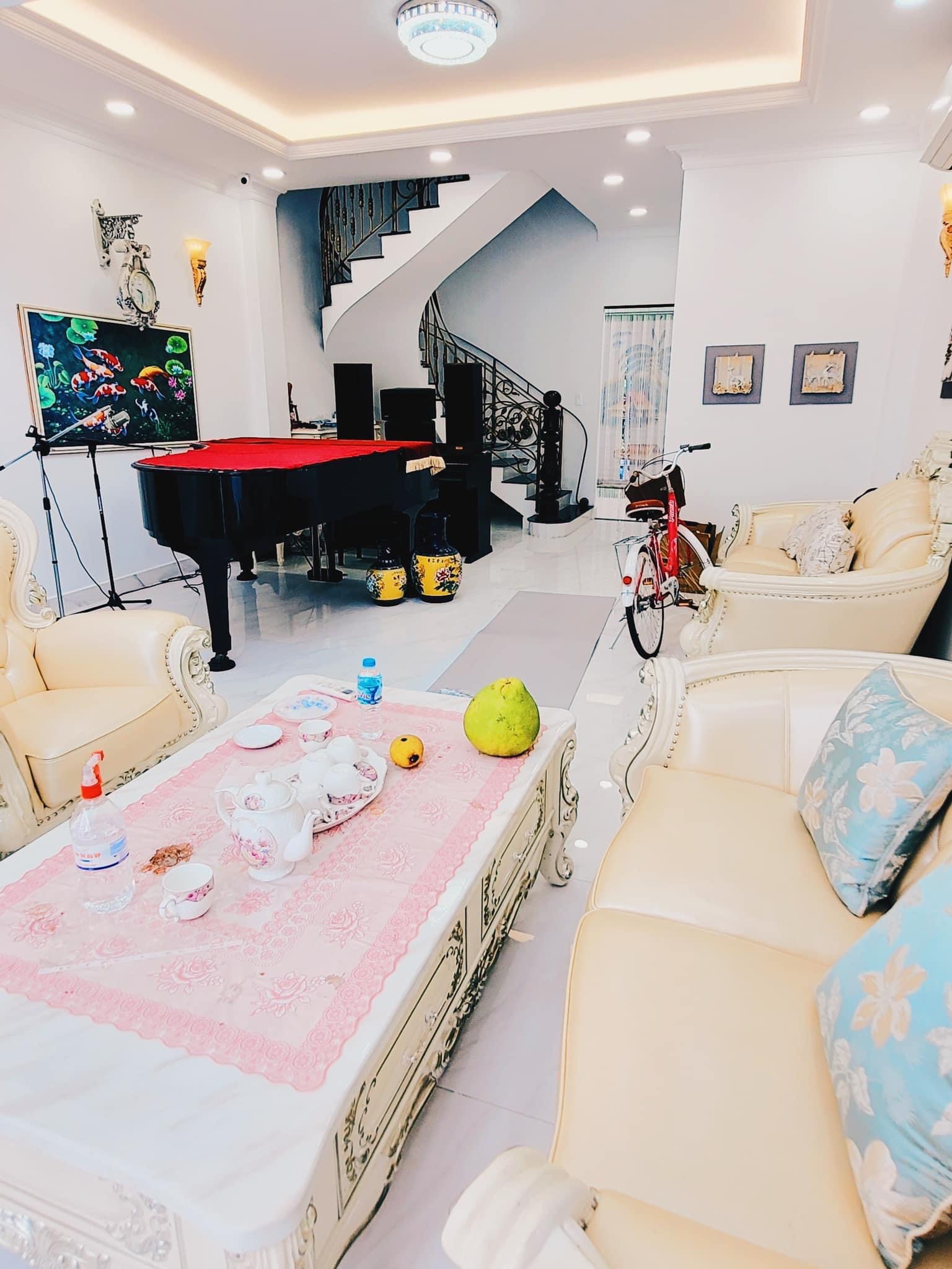 Nhà đẹp HXH vô nhà Cầm Bá Thước, PN, 5 tầng full NT, 4PN, 5.2m*15m, 17.9 tỷ 