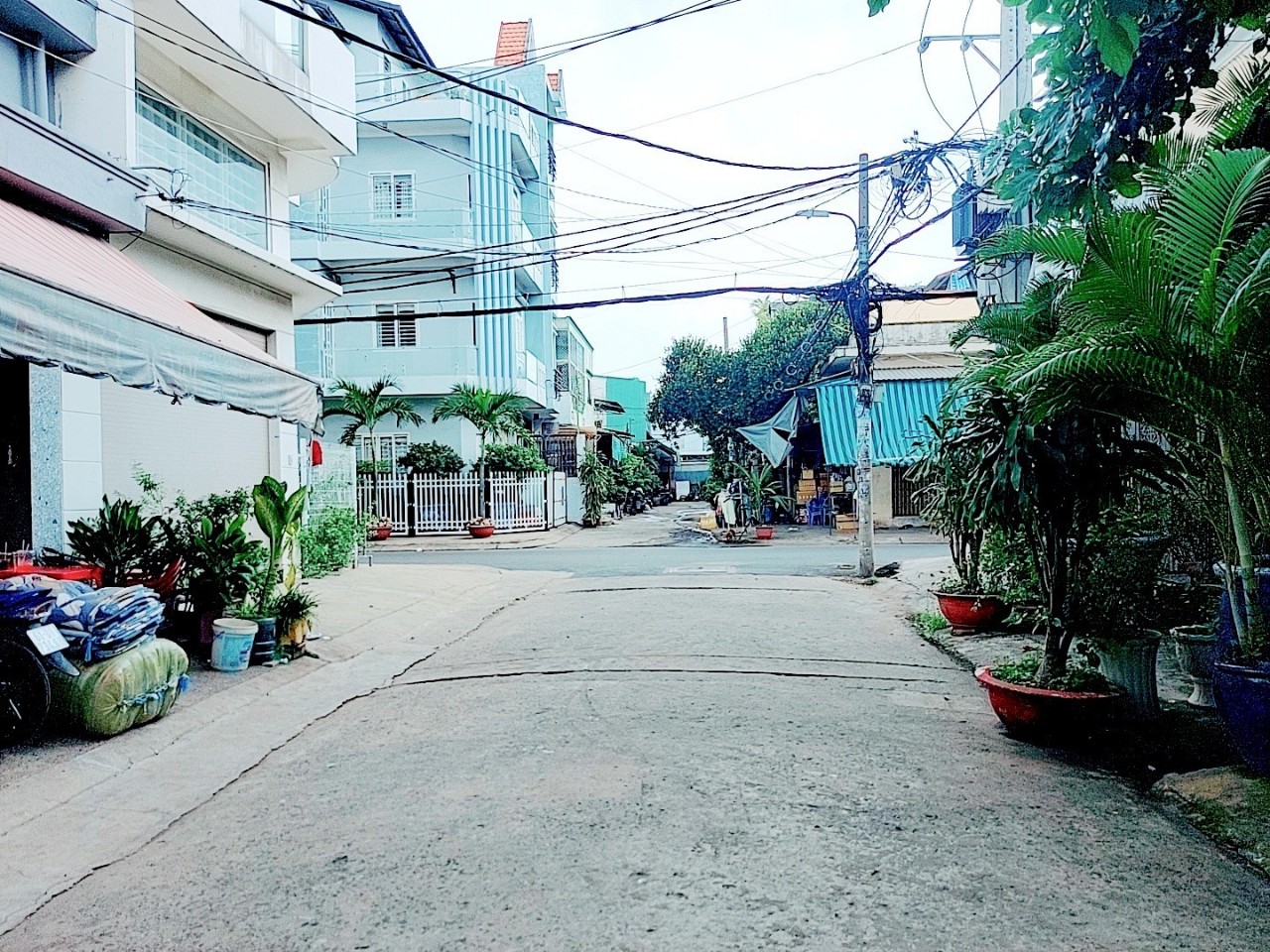 Bán nhà khu vip đường Bình Trị Đông quận Bình Tân, hẻm 6 mét có lề đường, đậu ô tô cả ngày