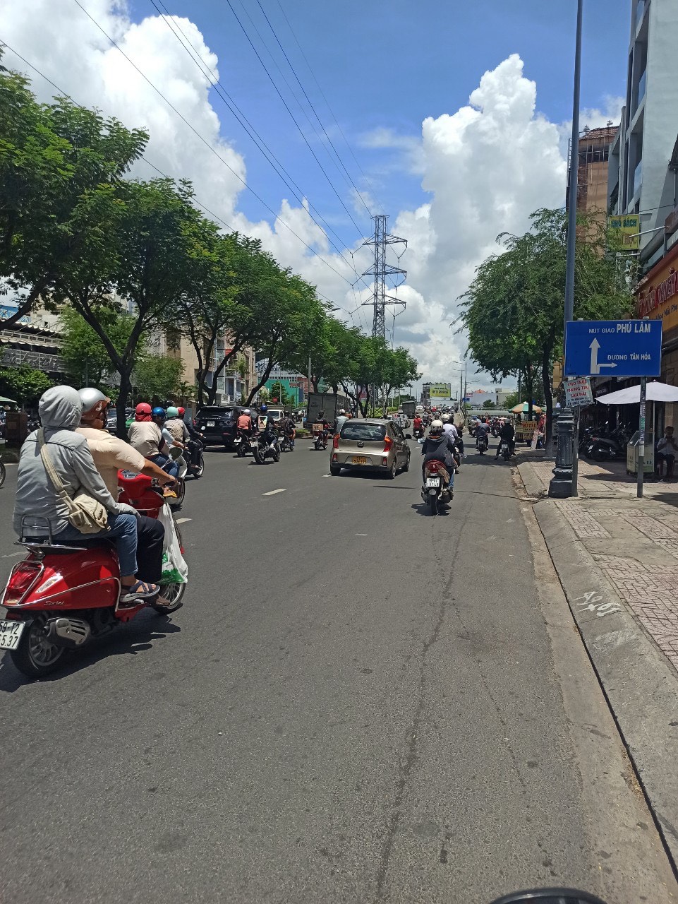 MT Hoàng Lê Kha ngay sát Hồng Bàng 4.2x25 (nh 10.2) (170m2), 18 tỷ TL, đang cho thuê 22 tr/tháng