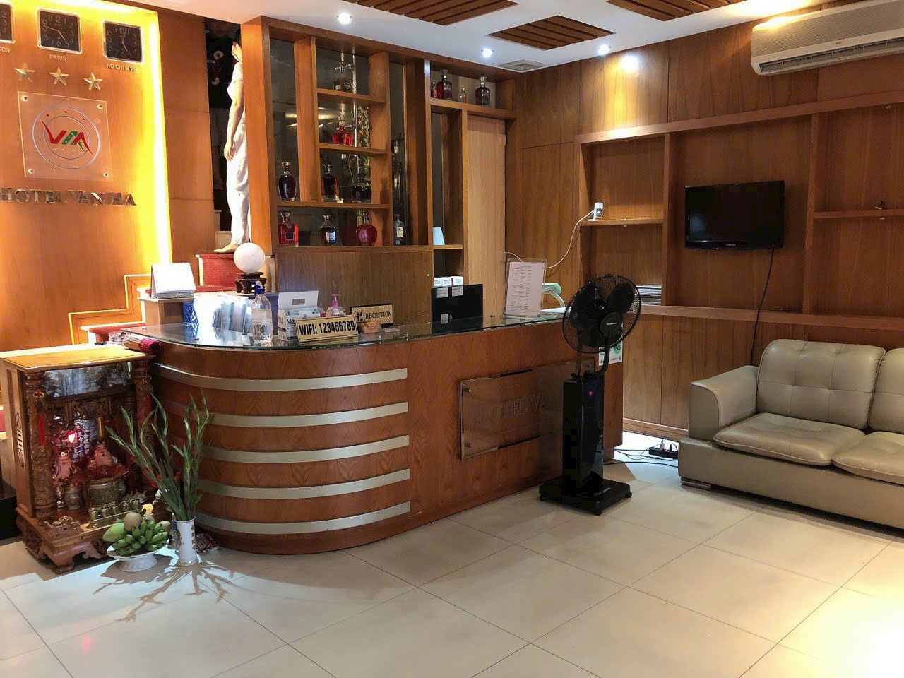 Bán khách sạn 3 sao Mặt Tiền Cộng hoà, Quận Tân Bình - HĐ thuê 160tr/th 