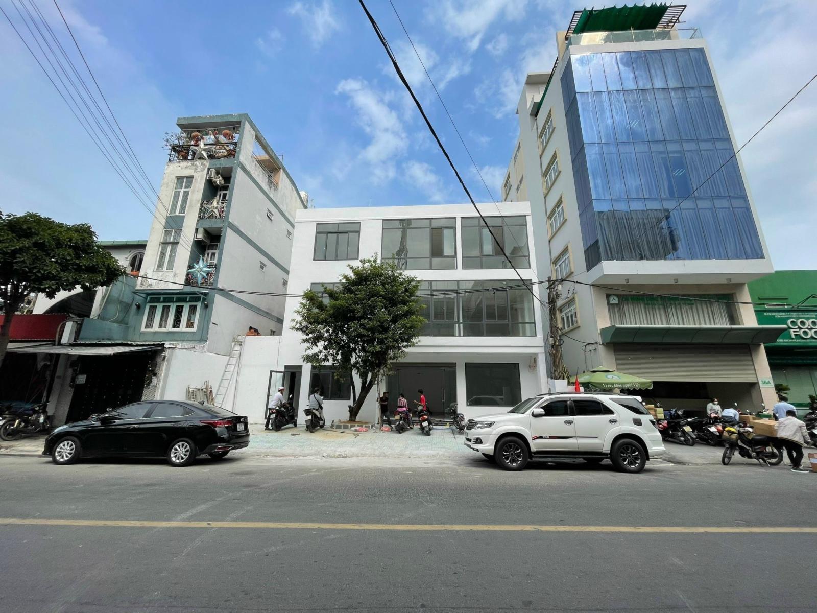 Cần bán gấp căn nhà mặt tiền Huỳnh Mẫn Đạt, Phường 8, Quận 5.