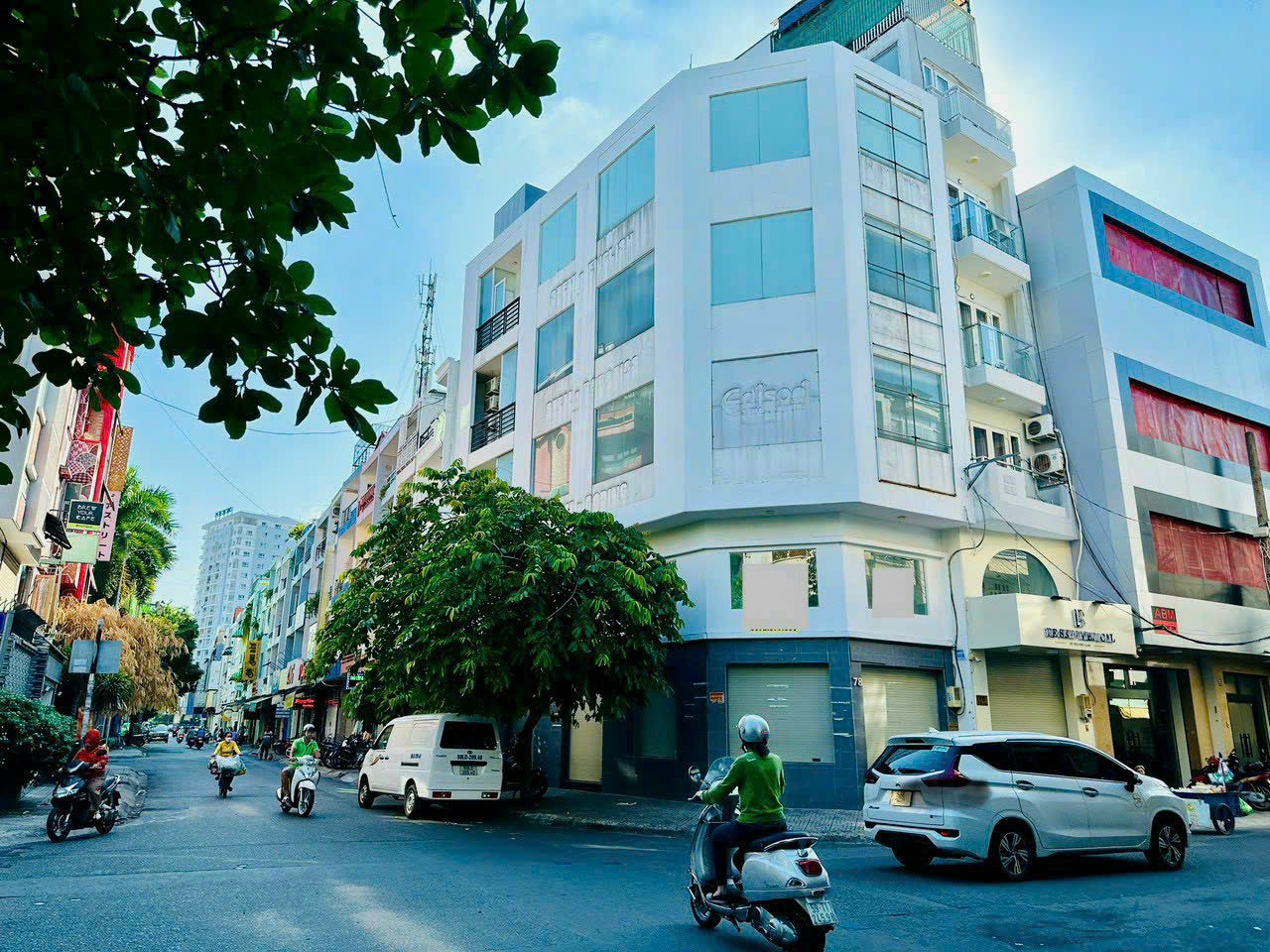Cần tiền trả nợ - Bán tòa nhà góc 2MT Ung Văn Khiêm, Q. BT - 9x22m 7 lầu HĐ: 250 tr/th giá: 60 tỷ