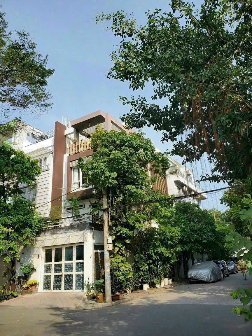  Bán căn nhà góc 2 MT Khu Kim Sơn gần Đại Học Tôn Đức Thắng, P. Tân Phong, Q7