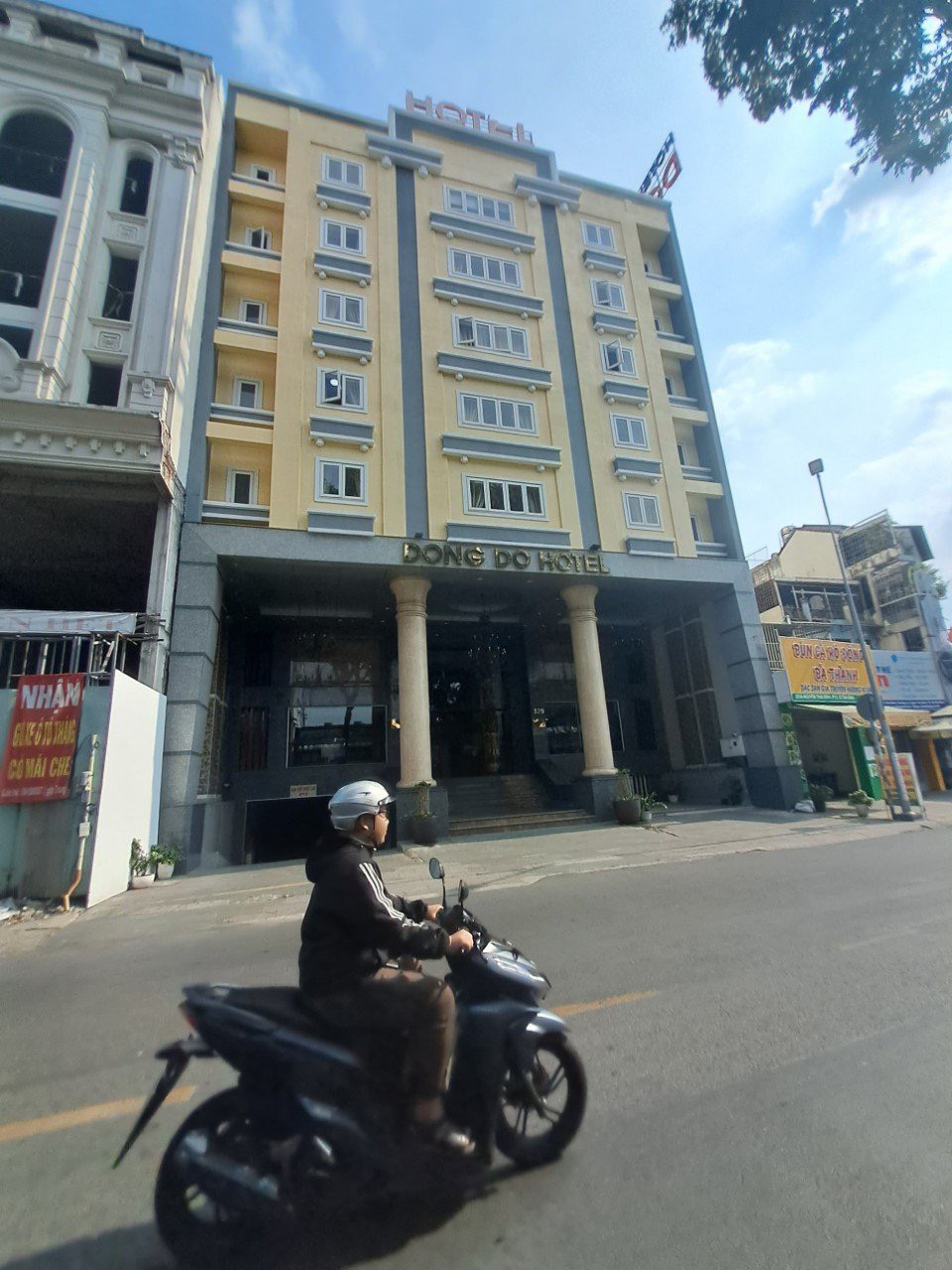 SIÊU VIPP!! Bán nhà mặt tiền ngay đường Nguyễn Văn Trỗi P. 15 Quận Phú Nhuận. DT 15 x 22m - 3 lầu - giá 65 tỷ
