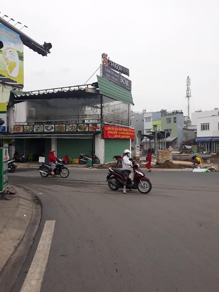 Bán nhà Mặt tiền Nguyễn Xí giao Phạm Văn Đồng, DT: 5.2/6.2x28m, Cấp 4 tiện xây, 14.5 tỷ