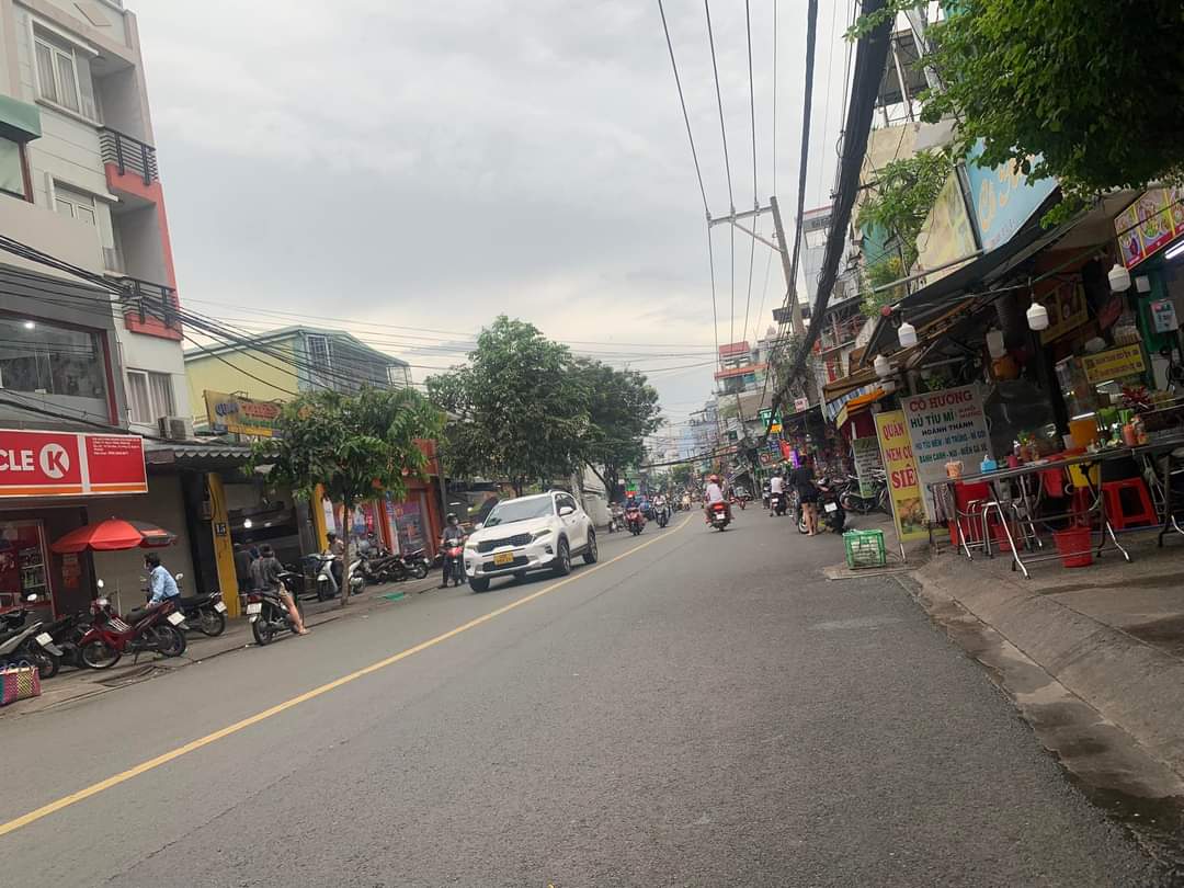 Nhà Ngang 5.8 x Nở hậu 6.9 Dài 7..09 m 

Cấp 4 Thuận tiện đầu tư xây dựng mới  

Đoàn Văn Bơ