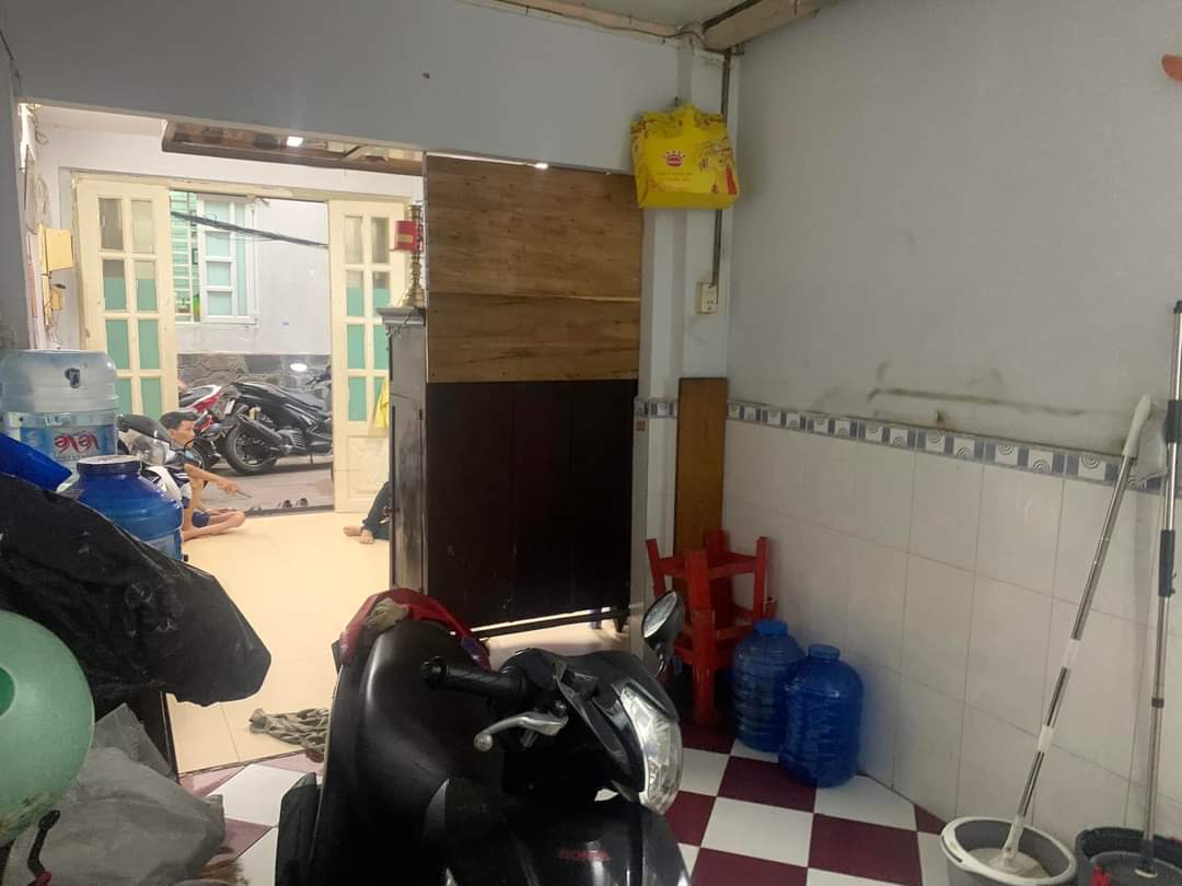 Nhà Ngang 5.8 x Nở hậu 6.9 Dài 7..09 m 

Cấp 4 Thuận tiện đầu tư xây dựng mới  

Đoàn Văn Bơ