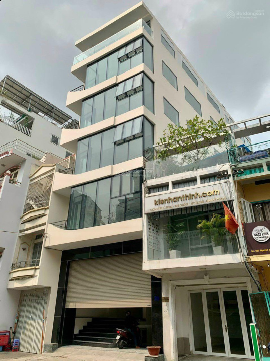 Giảm giá bán lỗ - Bán tòa nhà MT ngay Phan Đăng Lưu, Q.PN - 6x20m - 7 tầng - HĐT: 150 - Gía: 30 tỷ