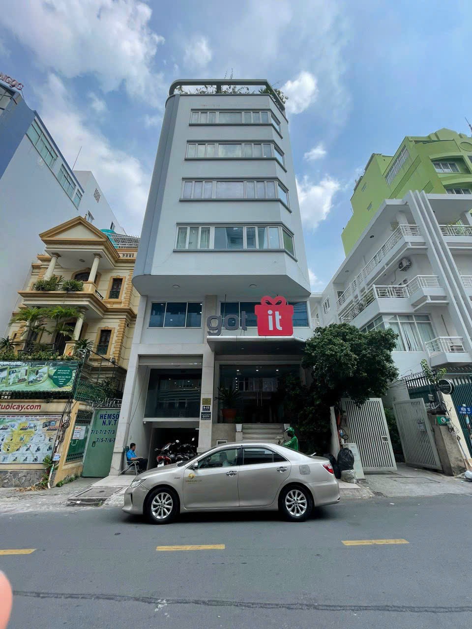 Ngộp bank - Bán nhà góc 2 MT Phan Đăng Lưu, Q.PN - 8x20m - 7 lầu - HĐT: 200 triệu - Giá: 40 tỷ