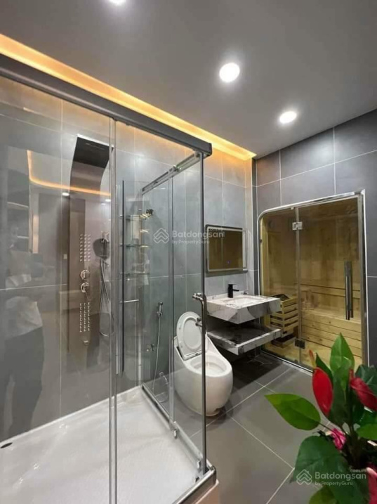 Cho thuê villa 4 Tầng 32A Đặng Văn Ngữ - DTSD 500m2 - full nội thất, ô tô ngủ trong nhà