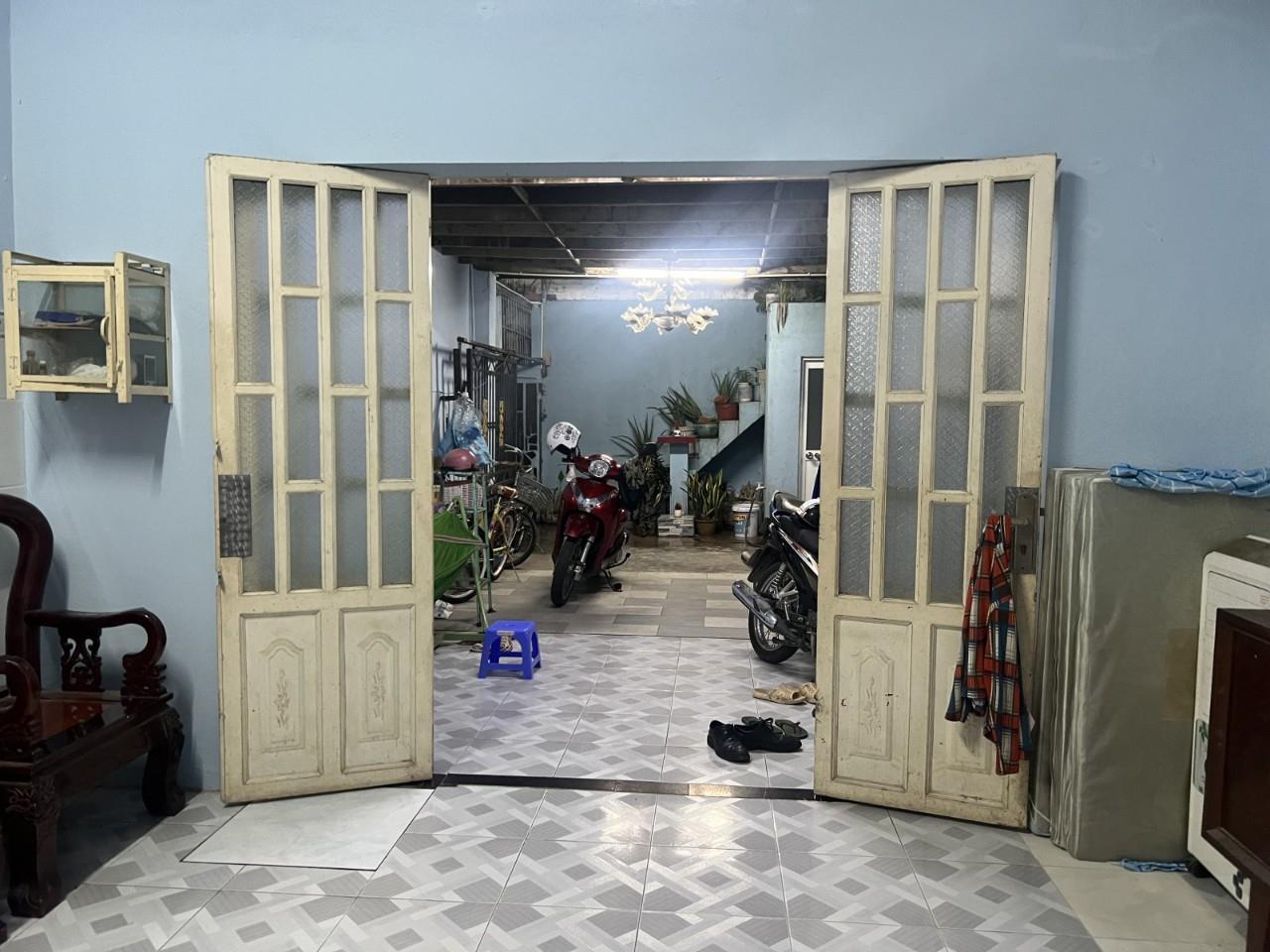 Nhà giá rẻ rộng, 68m công nhận  4 x 17 hơn 3tỷ còn TL - SHR