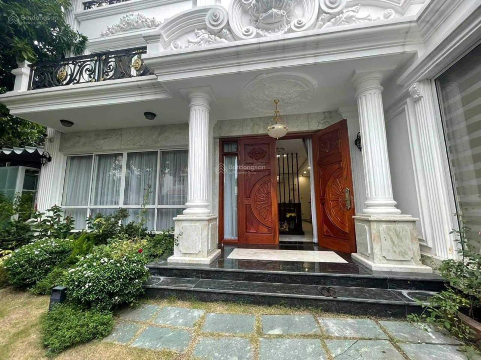 Bán biệt thự Pháp cực đẹp đường Nguyễn Văn Mai, P8, Q3, DT 10x23m, 2 lầu, giá 34 tỷ