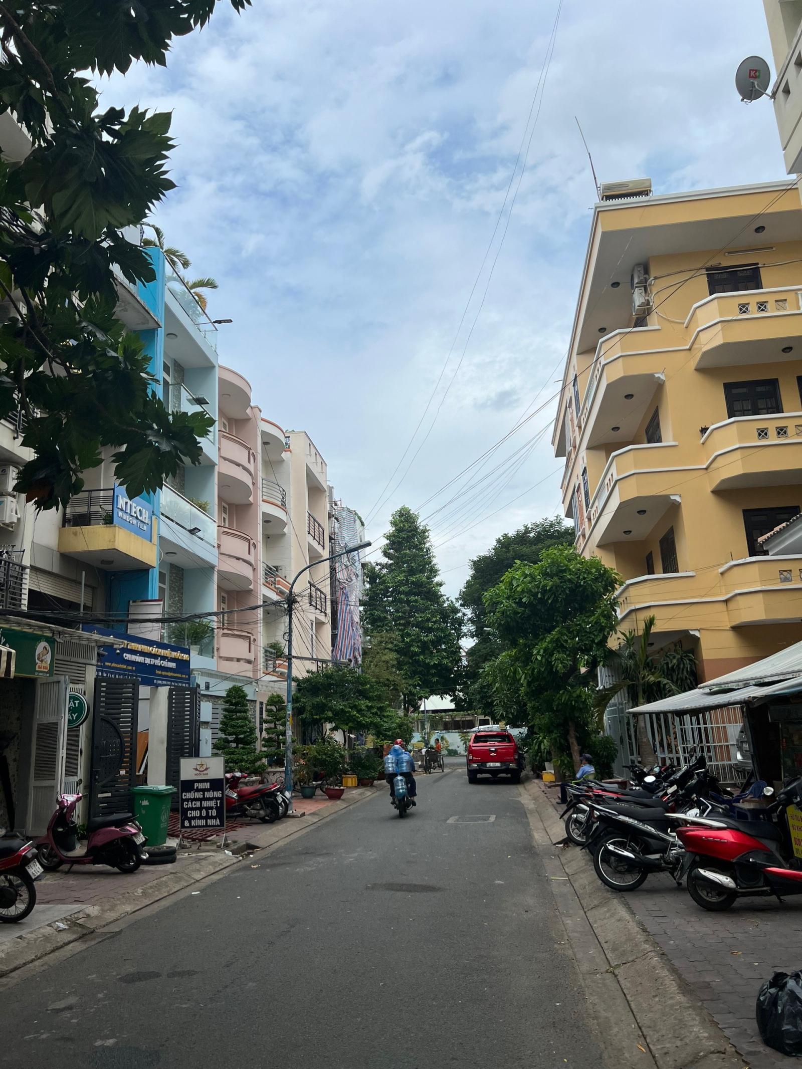 Hàng đầu tư-Mt 3 Tháng 2 đoạn gần Lê Hồng Phong. Dt: 4x16m, nhà 2 lầu. 24 tỷ
