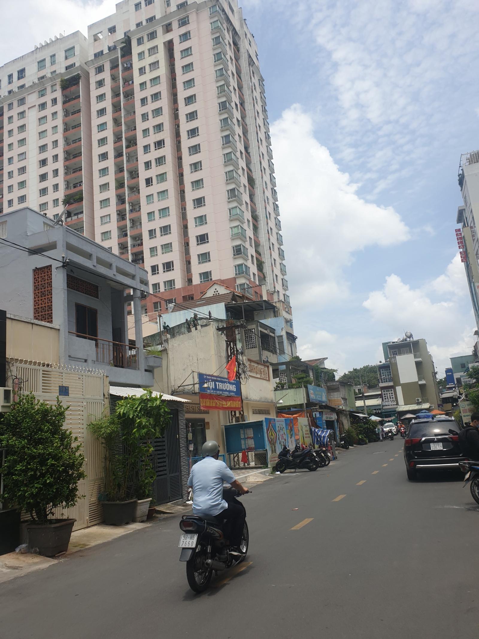 Cần tiền bán gấp mặt tiền đường Nguyễn Tri Phương, P9, Q10, DT 4x17m, gần 3/2, giá 32 tỷ