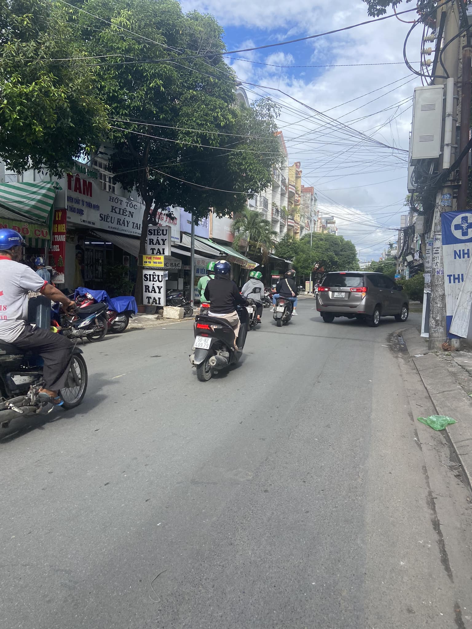 Bán nhà mặt tiền kinh doanh sầm uất gần chợ Phú Lâm quận 6. DT: 4x11m