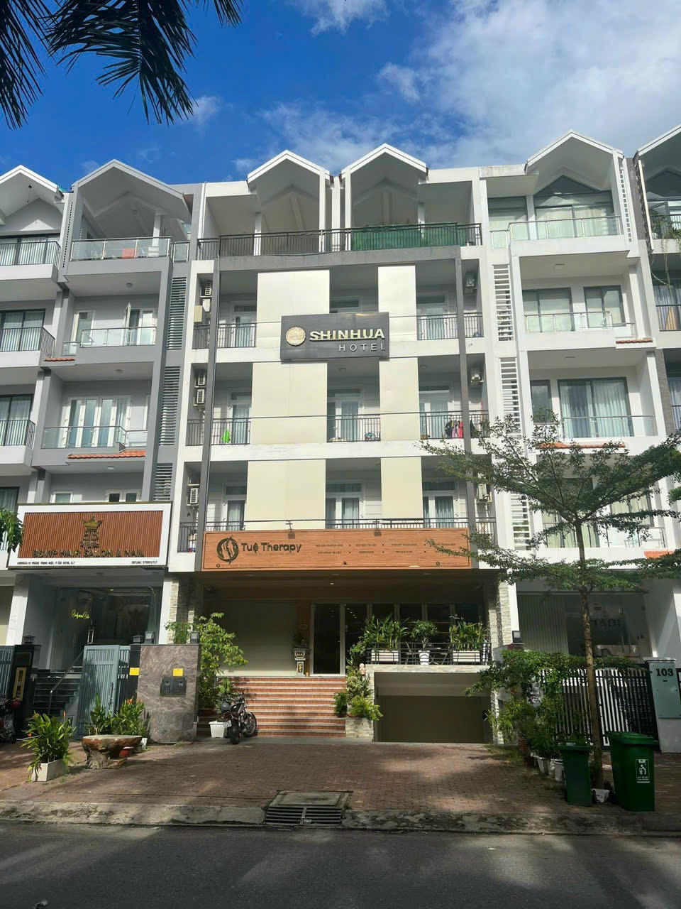 Bán giá rẻ toà khách sạn mặt tiền đường đôi Hoàng Trọng Mậu khu Him Lam Kênh Tẻ - Quận 7 , 10x20m giá 56 ty