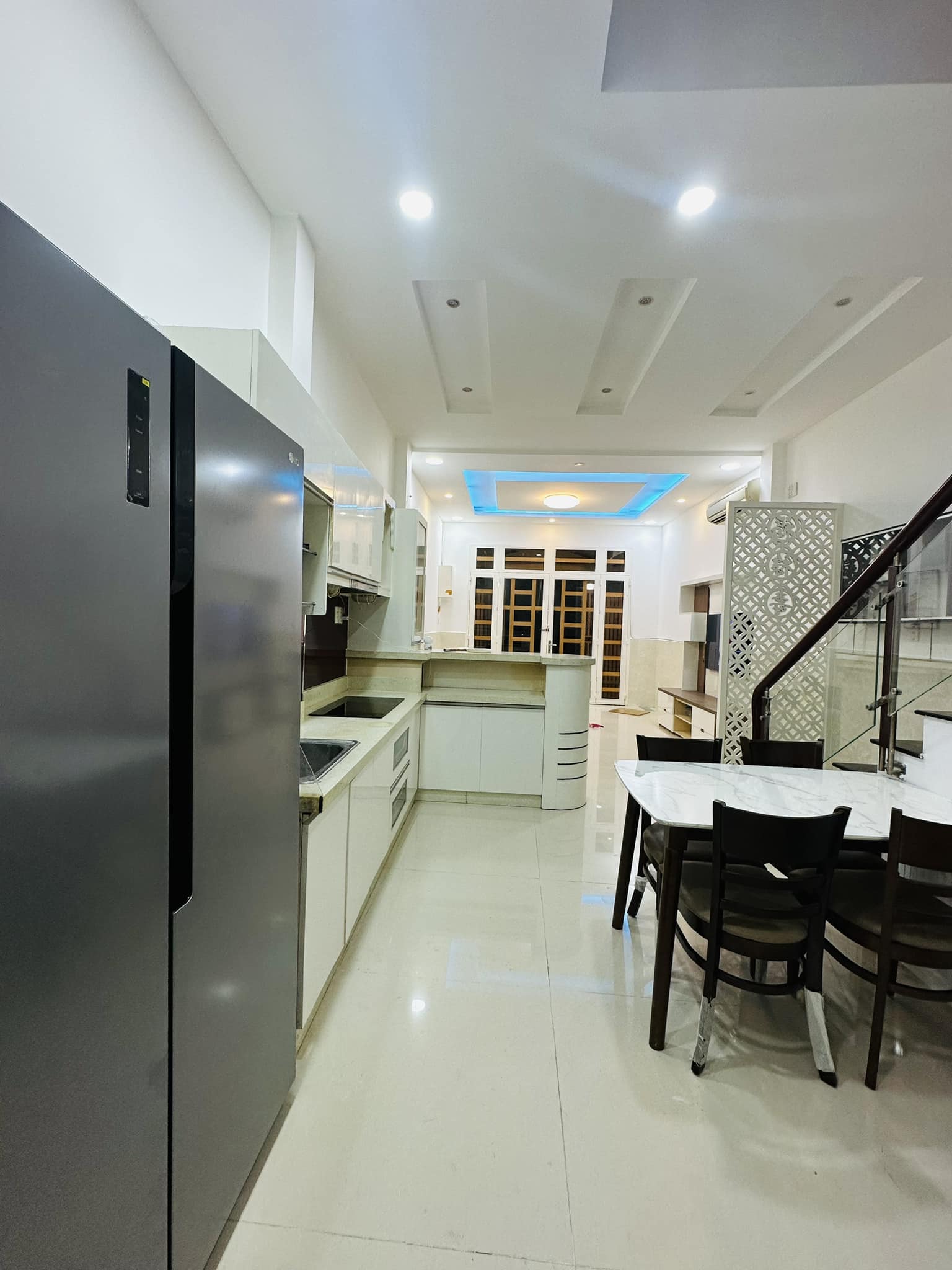 NHÀ 5 TẦNG BTCT -TRUNG TÂM Q10 - TIỆN ÍCH XUNG QUANH.