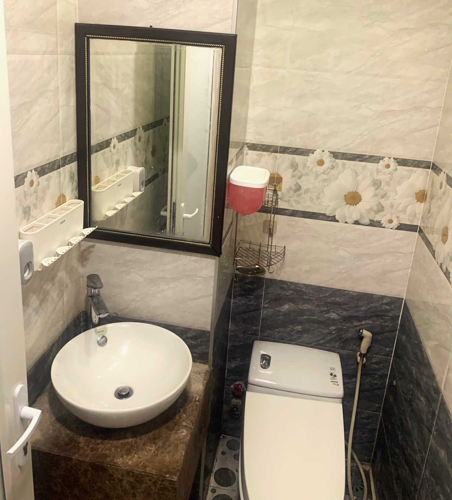 Chỉ 3,5 tỷ  có nhà ở ngay , Giao nhau Lê Văn Thịnh, Nguyễn Duy Trinh Trung Tâm Q2 