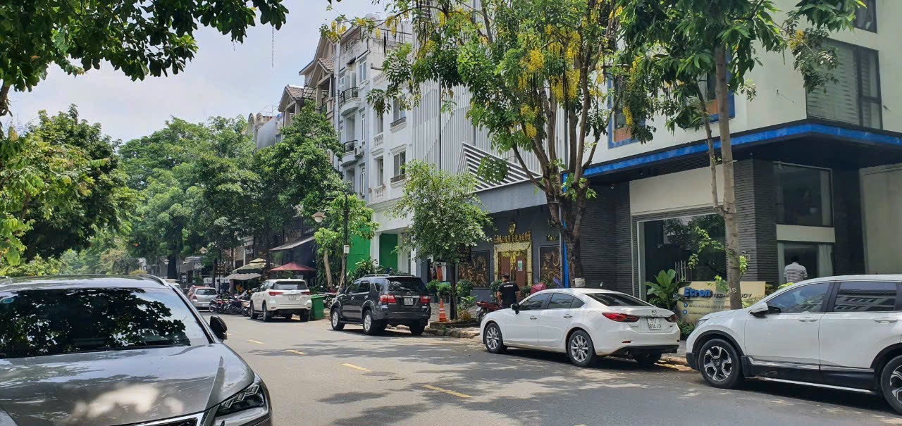 Bán gấp nhà 2 mặt tiền đường Lê Thánh Tôn ,Bến Nghé Quận 1 diện tích 4,5 x 28m giá tốt 75 tỷ