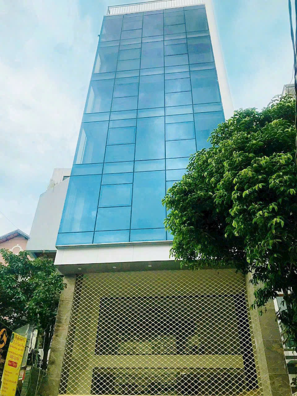 Toà nhà ngay MT Nguyễn Thị Minh Khai, P2, Quận 3 DT(7x14 - 5 tầng), HĐT: 100tr/th - 49 tỷ
