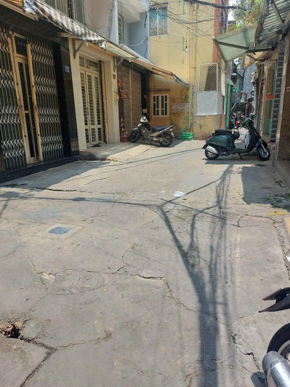 NGUYỄN TRI PHƯƠNG QUẬN 10 - GẦN MẶT ĐƯỜNG - NHÀ MỚI ĐẸP 4 TẦNGBTCT - 30m2 NỞ HẬU TÀI LỘC