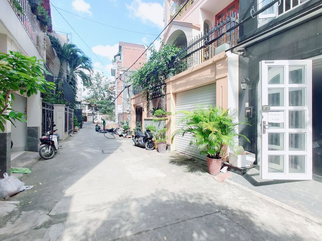 Cần bán nhà khu Vip Nguyễn Cửu Vân, DT: 7x15m, KC: Trệt + 3 lầu, giá: 17 tỷ TL - LH: 0934 446 933