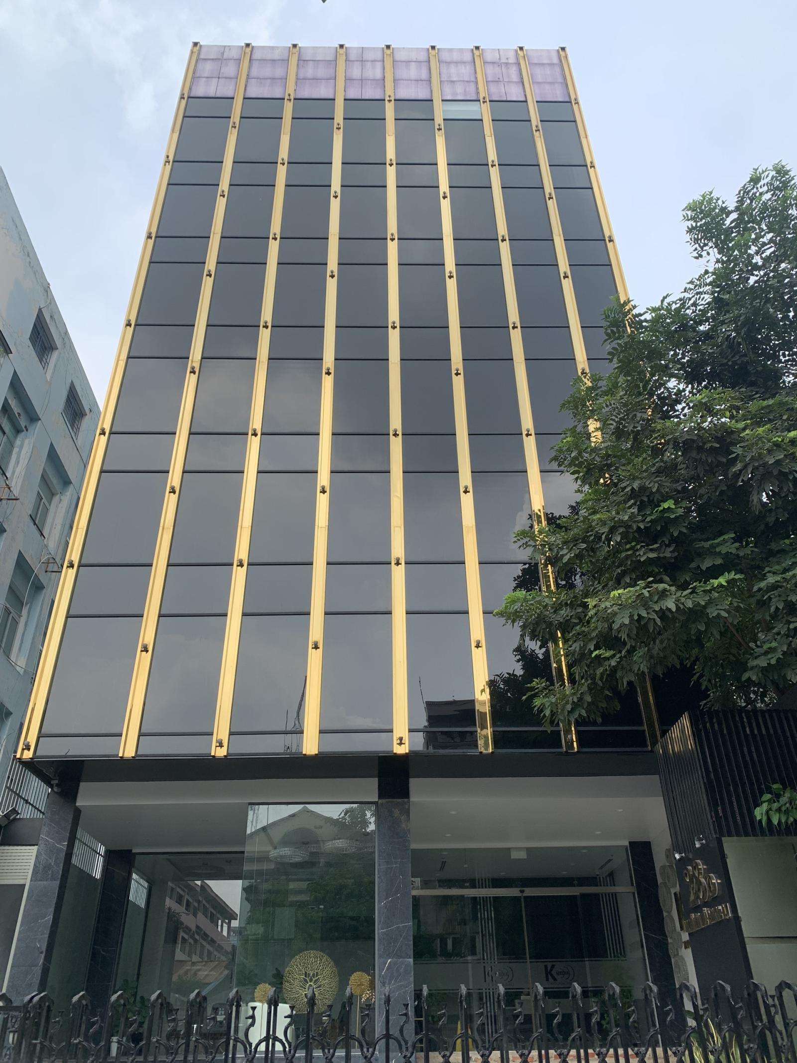 Bán building MT Cửu Long, Tân Bình. DT: 11 x 25m, KC: Hầm 8 tầng. Giá 65 tỷ TL