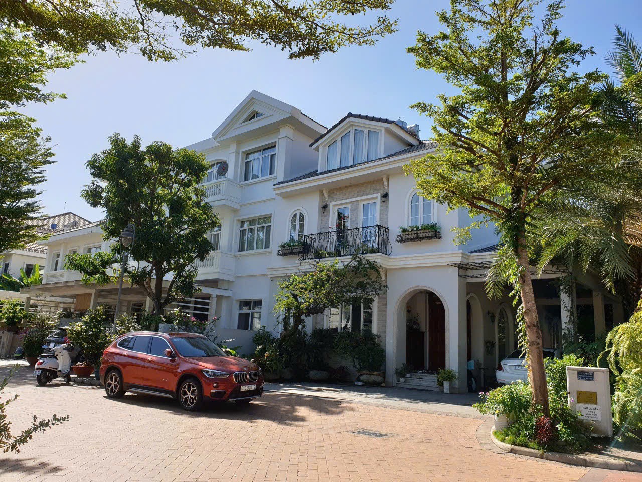 Bán biệt thự Saigon Pearl - Bình Thạnh sát sông SG giá 73 ty rẻ nhất khu, DT 7x21m - hầm + 4 lầu