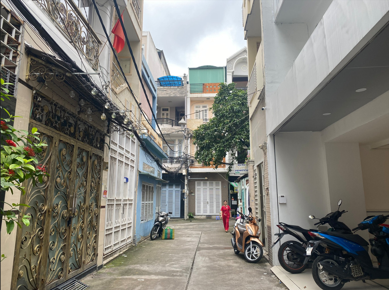 KHU VIP HUỲNH VĂN BÁNH - HẺM XE HƠI THÔNG - NHÀ MỚI SANG XỊN