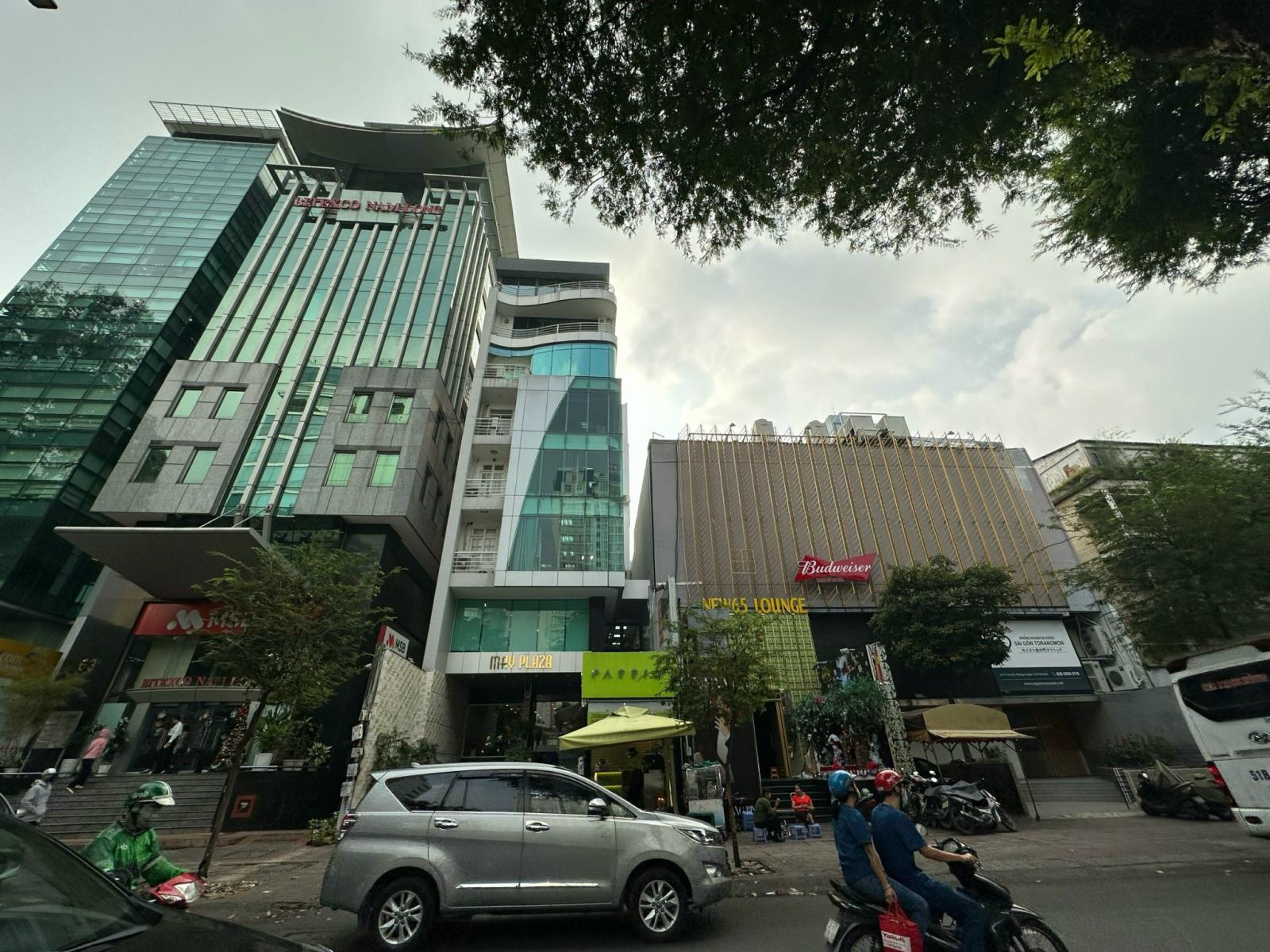 Định cư cần bán gấp nhà mặt tiền Võ Văn Tần, Quận 3. DT 20x35m, giá 480 tỷ