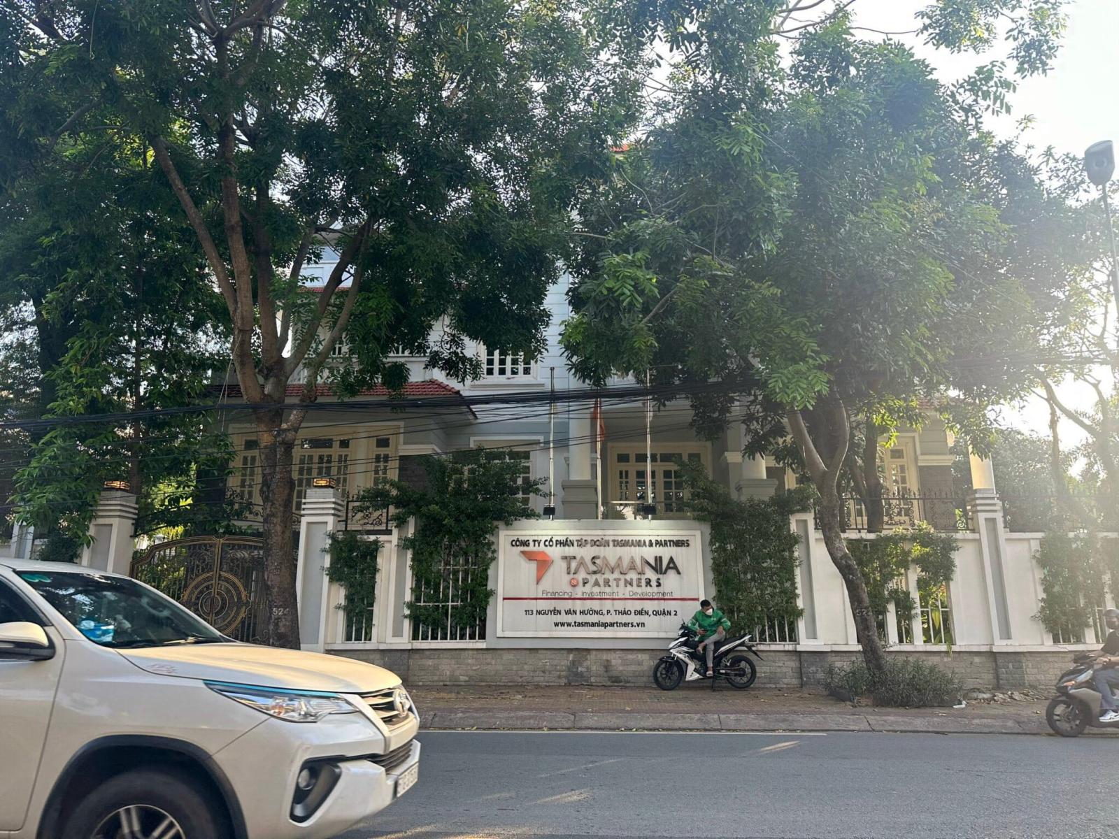 Biệt thự VIP mặt tiền Nguyễn Văn Hưởng Thảo Điền Quận 2
