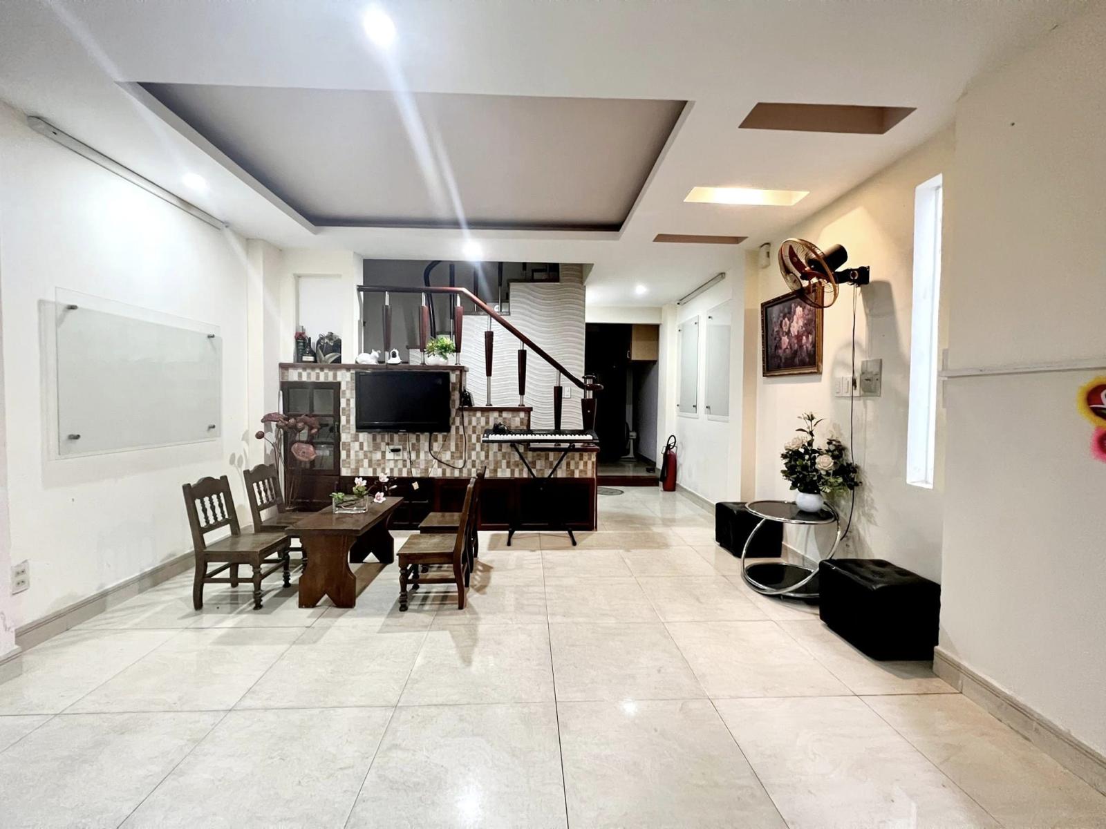 Gia chủ là người yêu thích cây cảnh, đổi nhà để có không gian tốt hơn nên bán 