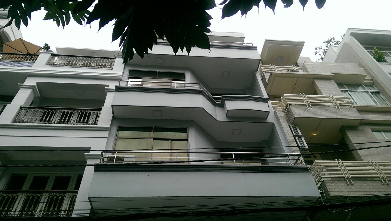 Bán gấp nhà mới 90% Nguyễn Trọng Tuyển, 3 lầu, ngang 7m, giá 6.9 tỷ còn bớt.