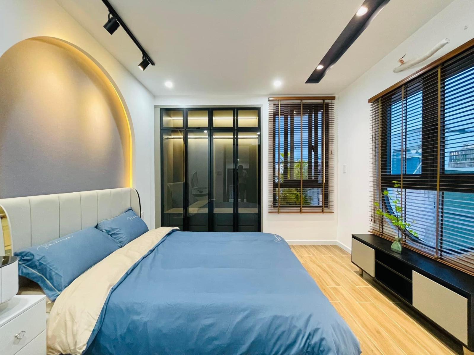 Ngộp bank! Cần bán gấp căn nhà đường Bàu Cát phường 12 quận Tân Bình 8x18m , 5 tầng thang máy , giá 20.5 tỷ 