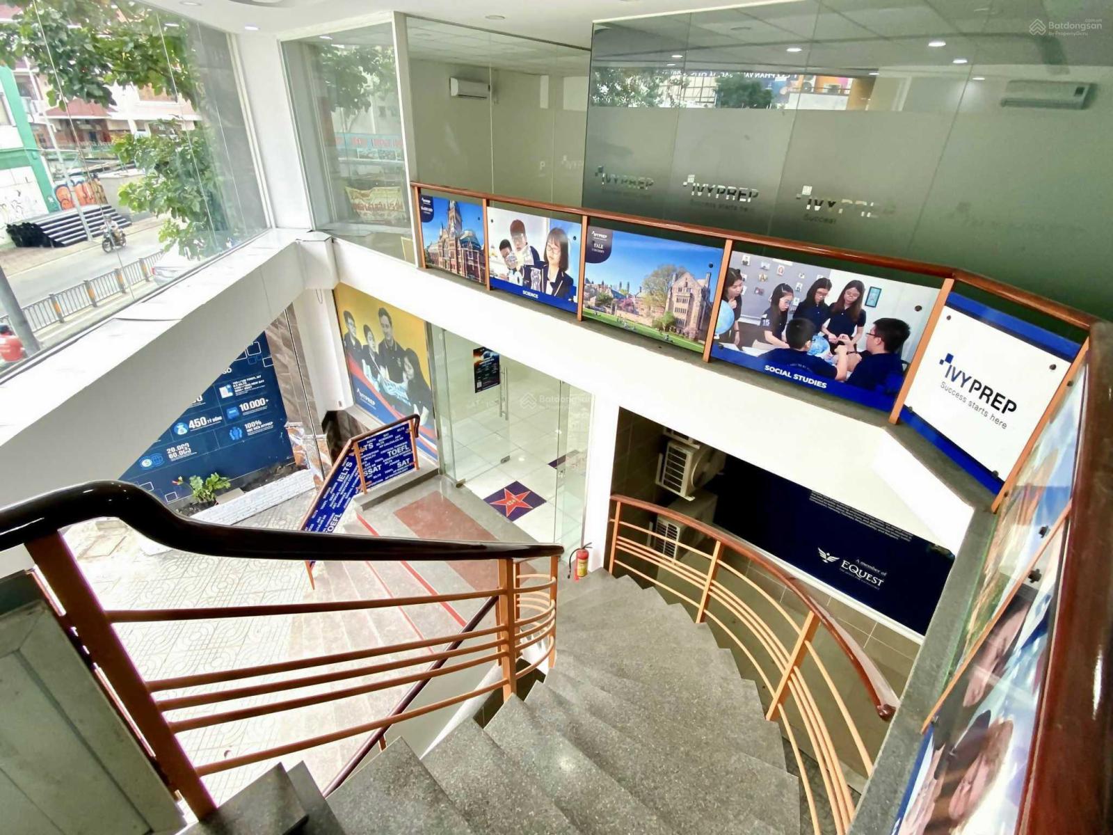 Bán tòa nhà văn phòng mới tinh 6 tầng ngã tư Hoàng Văn Thụ Út Tịch Tân Bình