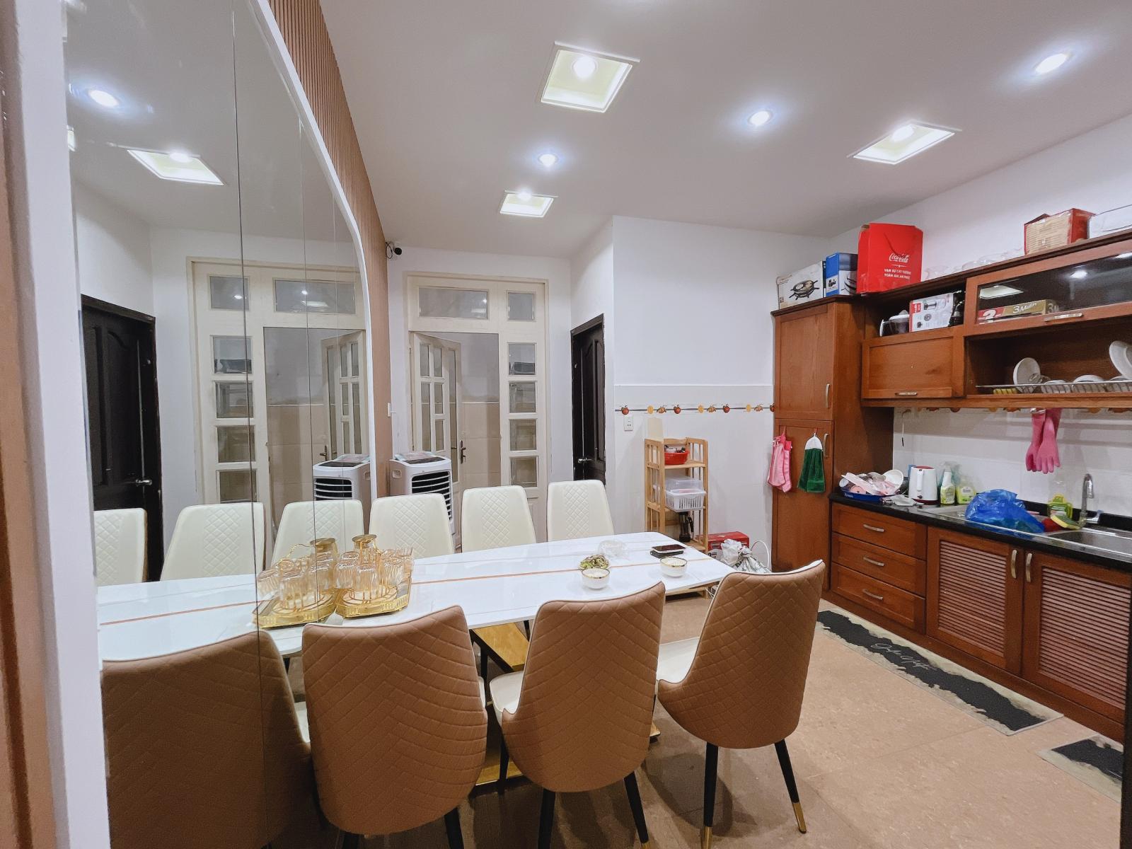 Bán nhà mới cứng 100% Lê Quang Định - nhà 4 tầng vuông vức - xe 7 chỗ đỗ tại nhà - thiện chí bán