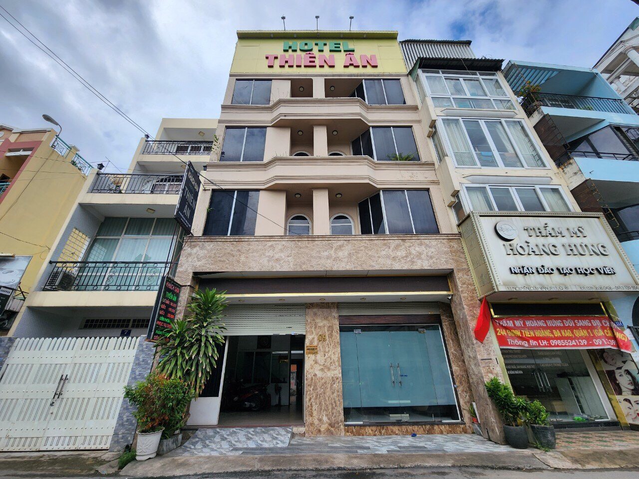 Bán khách sạn 2 sao vị trí 2 mặt tiền Nguyễn Cửu Vân, Q. Bình Thạnh _ chỉ 32 tỷ 