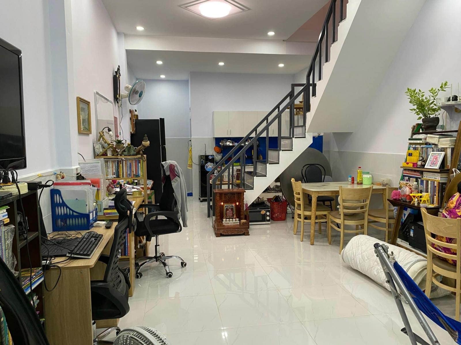 Bán nhà đường Tân Quý, Tân Phú dt 48m2, BTCT 2 lầu giá chỉ 4 tỷ.