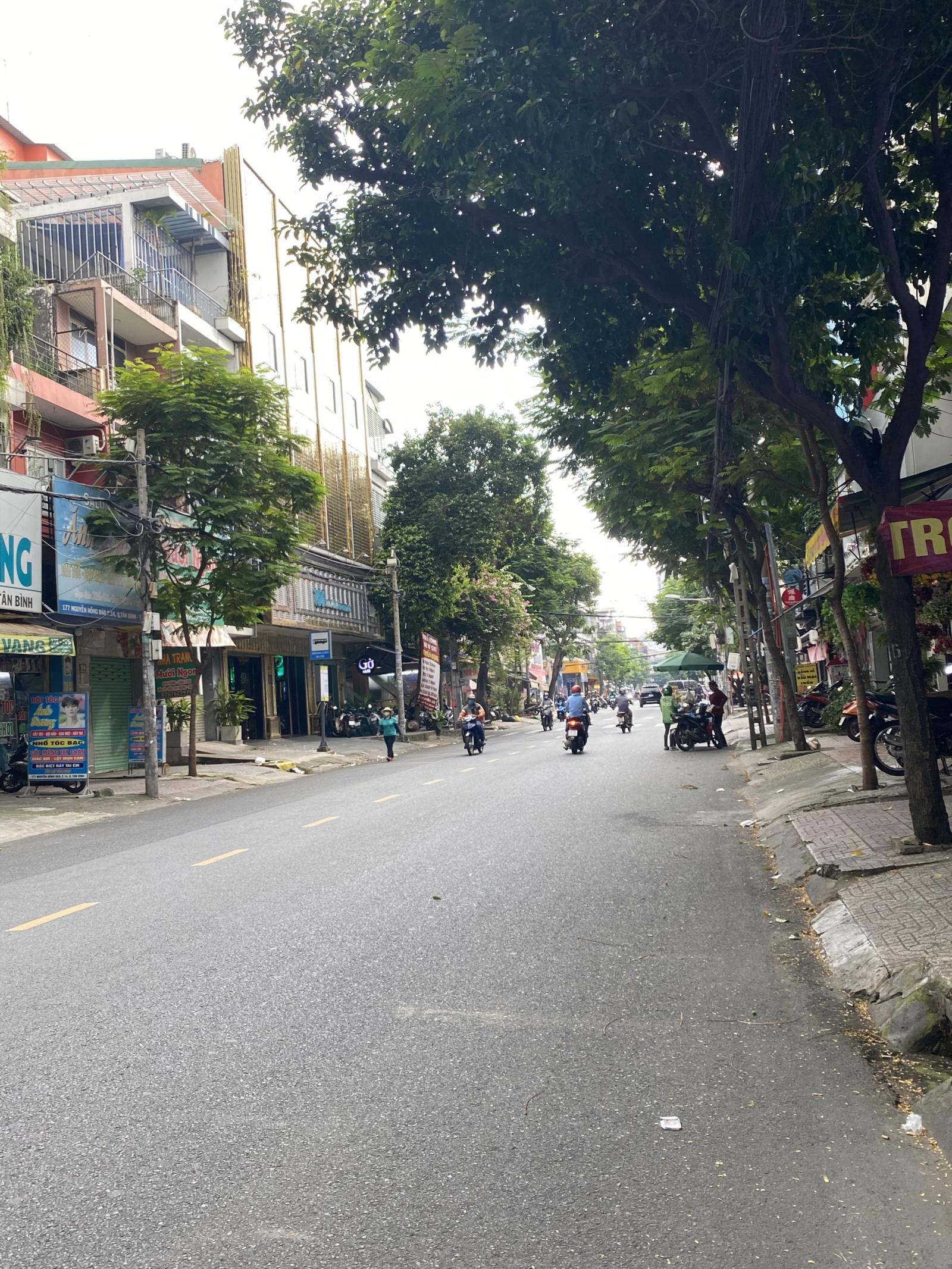 Mặt tiền có chiều ngang lớn, giá rẻ nhất Nguyễn Hồng Đào, đối diện chợ, 5mx15m, 3 lầu, 17.5 tỷ