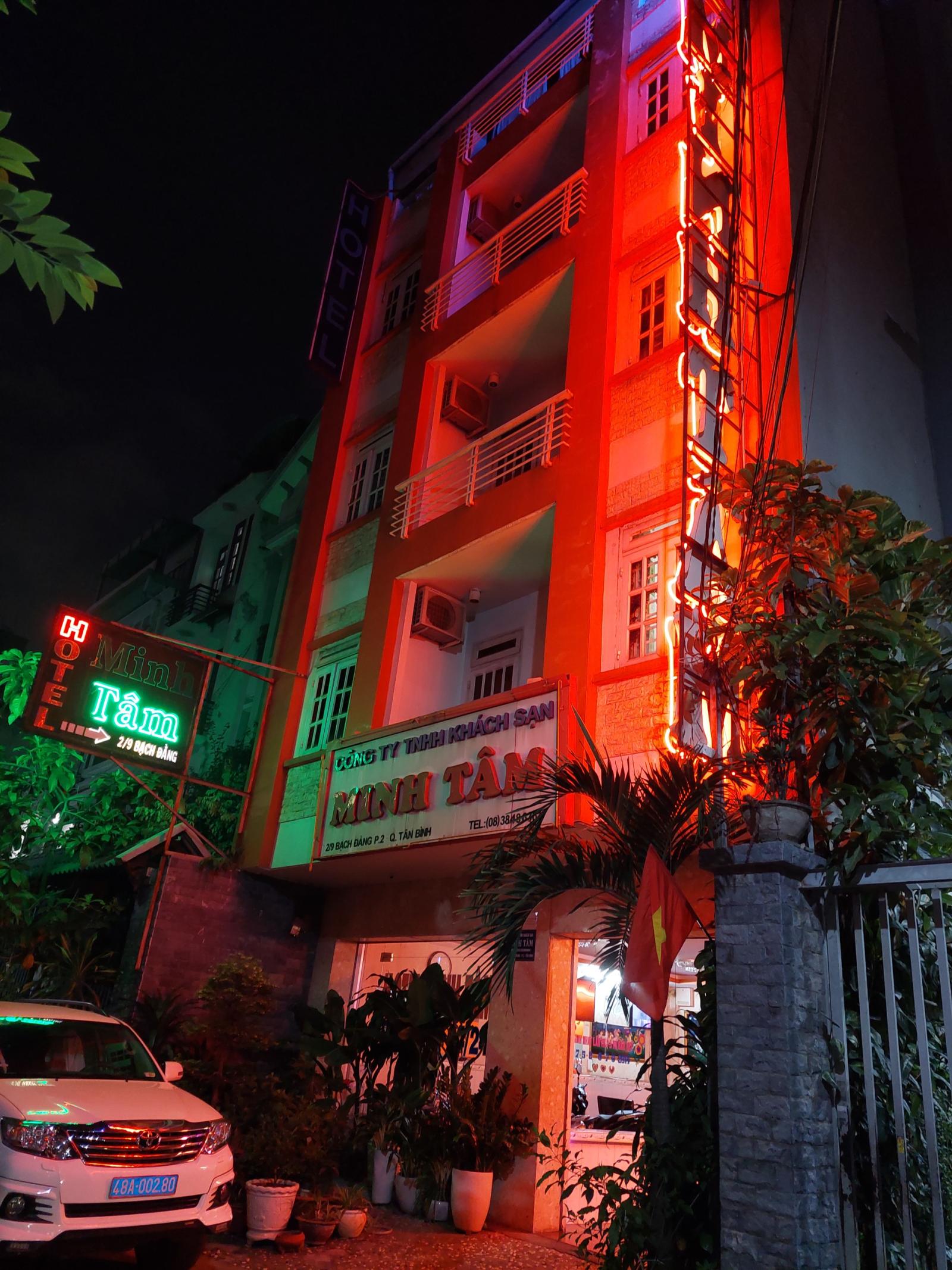 Chính khách sạn đường Bạch Đằng Phường 2 Tân Bình. DT 8x27m 6 tầng 32 phòng. Giá 49 tỷ Lh 0938061333