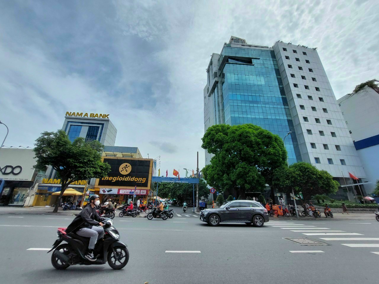 Bán khuôn đất góc 2MT đường Ngay Phan Đăng Lưu, Bình Thạnh. Dt: 12x20m, Giá 60 tỷ