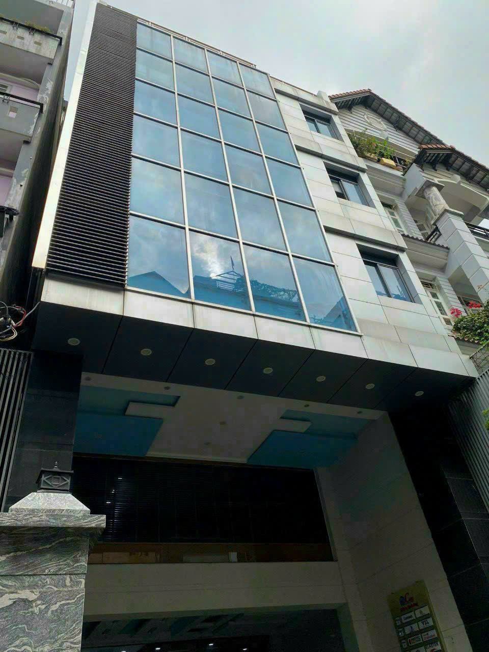 Bán tòa nhà building Nguyễn Hữu Cảnh, Bình Thạnh. 8m x 30m. 1.350m2 sàn. Hầm, 8 lầu. 60 tỷ