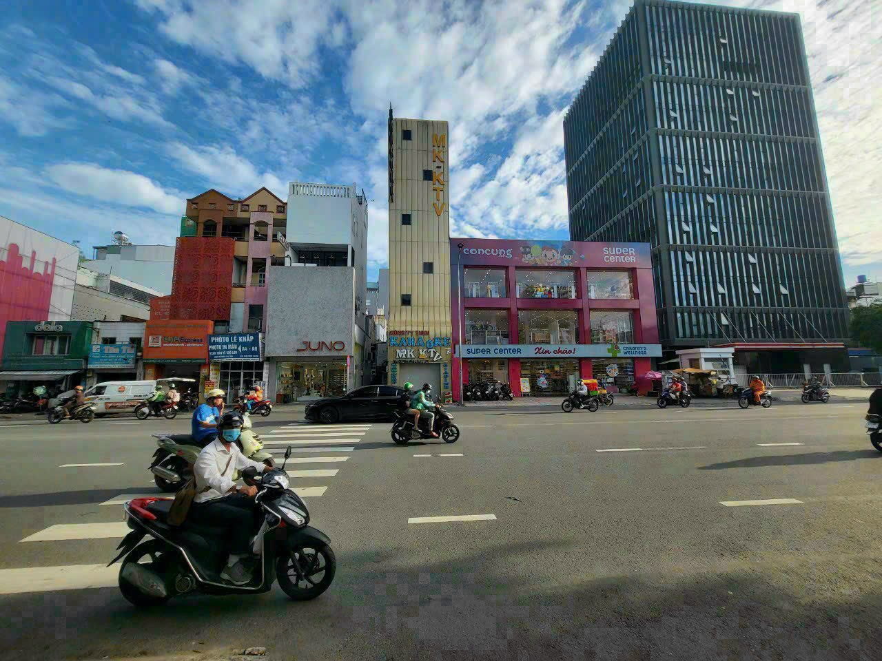 Bán nhà mặt tiền đường Nguyễn Đình Chiểu, quận 3, DT 6.2x16.5m nhà cũ tiện xây mới