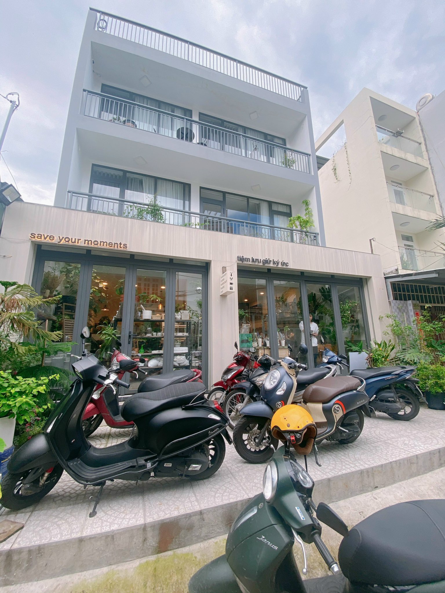 Giảm sốc! Nhà MT khu sân bay, 12x20m - 3 tầng - Giá: 40 tỷ