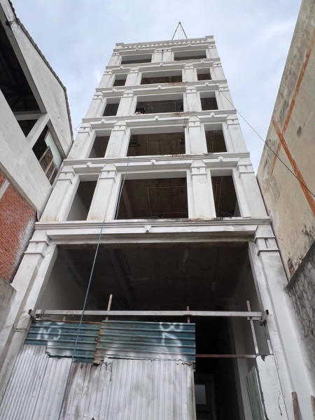 Cần tiền bán gấp nhà đường Lê Thị Riêng, Q.1 6x15m 3 Tầng Gía 45 Tỷ .